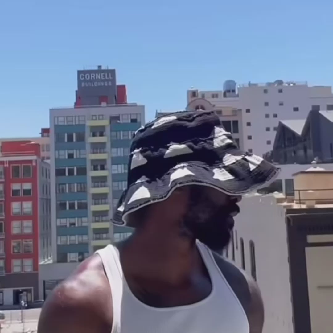CrZy Bucket | Pyramid Black