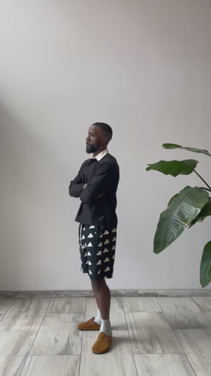 Pyramid Short | Black